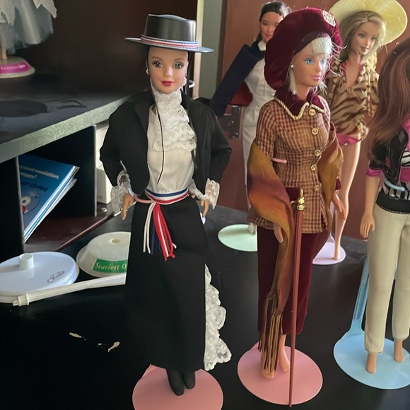 Barbie Dolls Spanish Dancer, Austrian Mountaineer, California Girl, AA Model - Picture 6 of 6